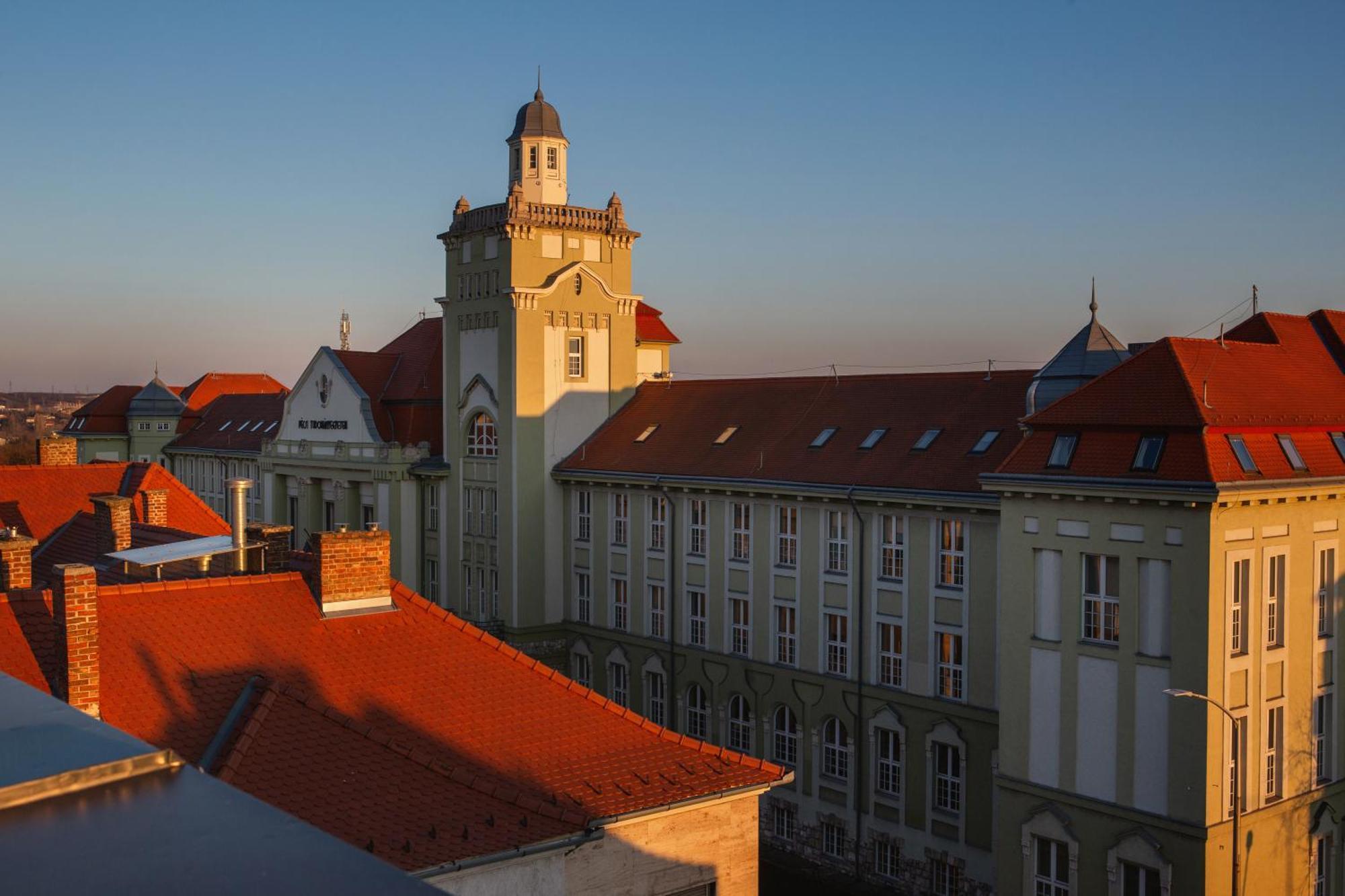 R73 Residences Pécs Extérieur photo