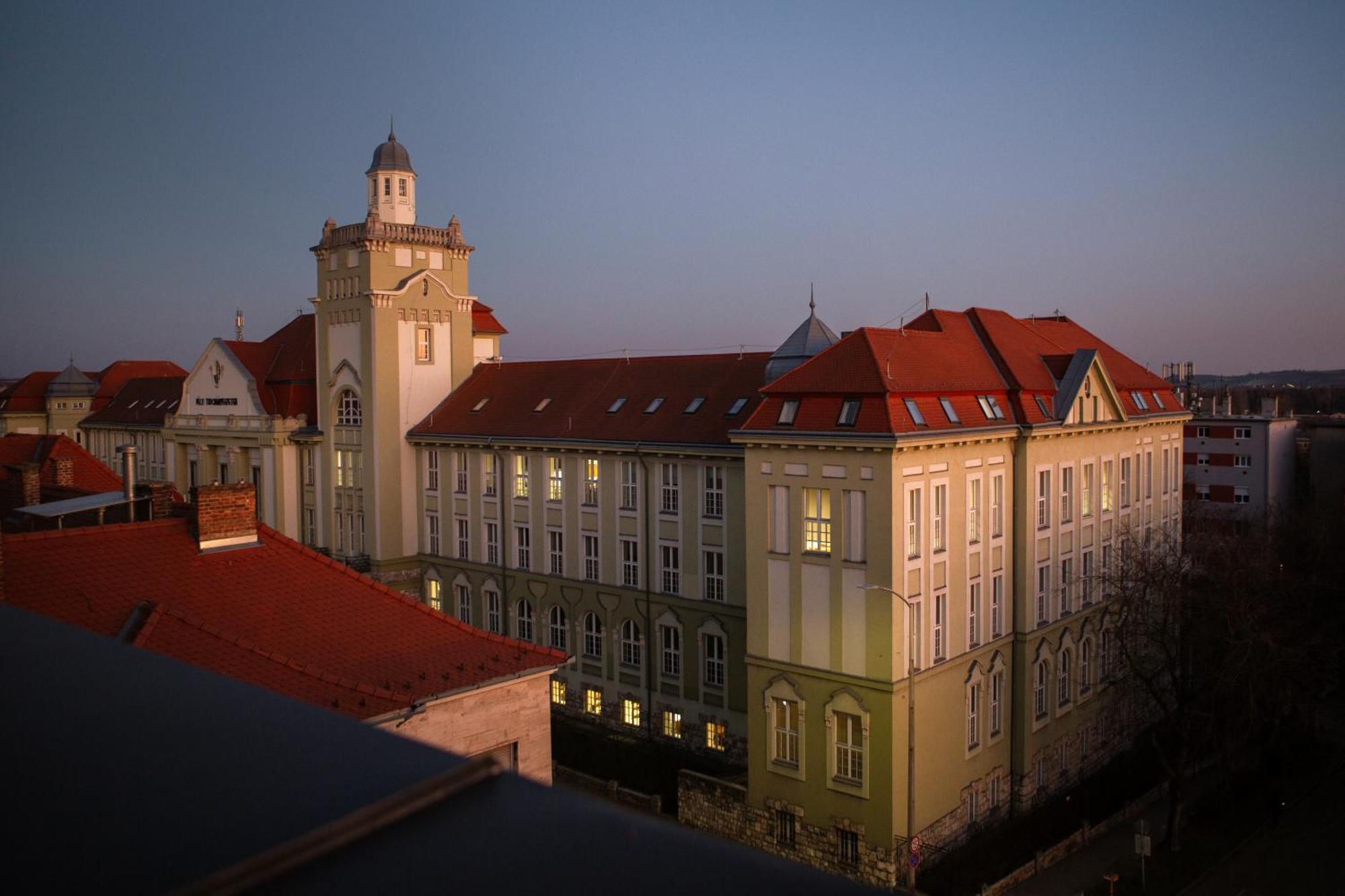 R73 Residences Pécs Extérieur photo